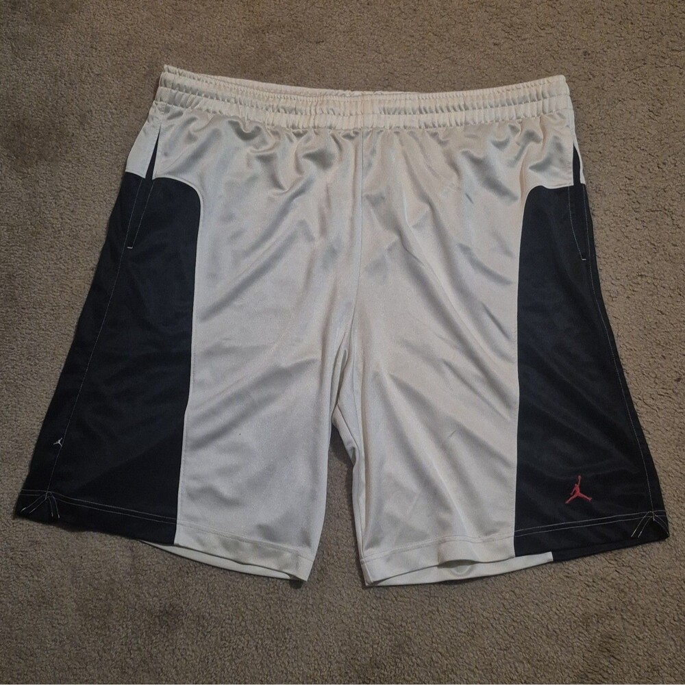 Jordan Basketball Shorts Men's Size XL White Black Athletic Mesh